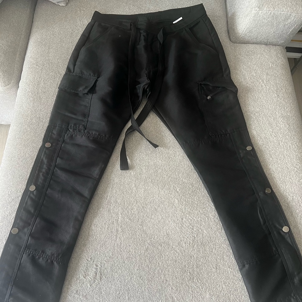 Black Cargo Pants for Men - Stylish Utility Design